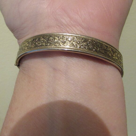 Avon Vintage 1974 Queensbury Victorian Revival Gold Tone Crystal Bracelet - Picture 3 of 16